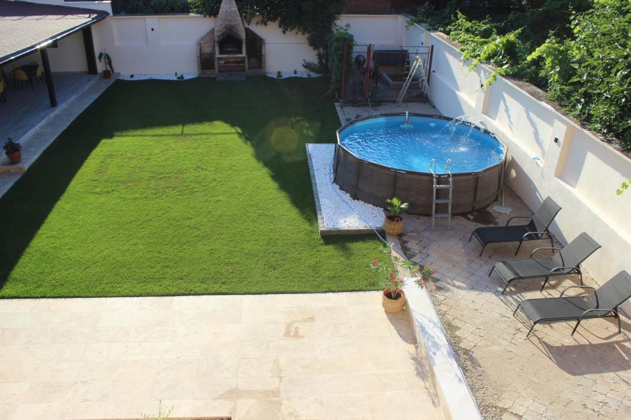 Pretty Garden Villa Orsova Exterior photo
