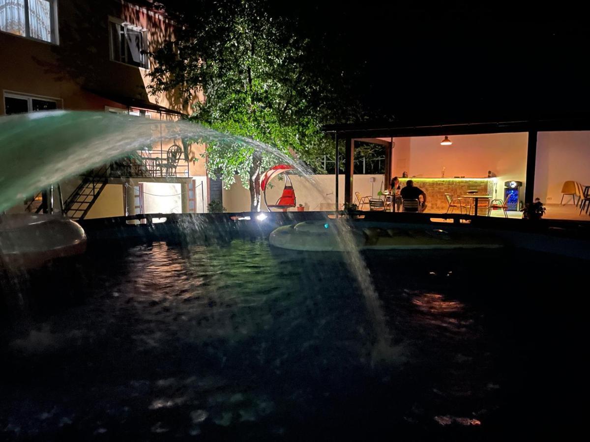 Pretty Garden Villa Orsova Exterior photo